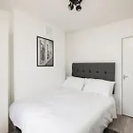 Camberwell Apartment - Stylish 4 Bed
