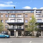 Exquisite One Bed Apartment With Nice View And Near Tube