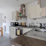 Central & Modern 1Bd Flat With Balcony Hackney!