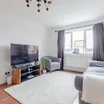 Well Located 2Bd Flat 20 Mins To Tower Bridge!