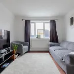 Well Located 2Bd Flat 20 Mins To Tower Bridge!