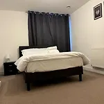 Two Bedrooms Flat In Stratford