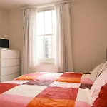 Spacious Duplex Flat West London For Families & Groups