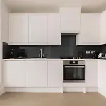 1-Bed Apartment In Central London