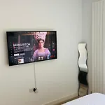 Lush Living - Double Room With Private Bathroom