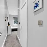 Stylish & Modern St Johns Hill