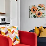 Stylish & Modern St Johns Hill