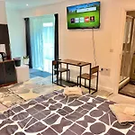 Lux New Studio Apartment Exel London