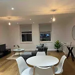 Beautiful 3Bed3Bath Kensington