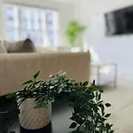 3 Bed Apartment- Central London