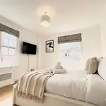 3 Bed Apartment- Central London