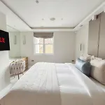 Elegant Penthouse Apartment In Prime Location