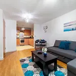 Modern 3 Beds 2 Bath Flat - Parking & Sleeps 6