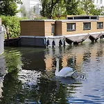 Cosy Canal Boat In Little Venice For Family & Friends