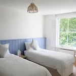 Entire Home - Classic Chelsea Town House Maisonette