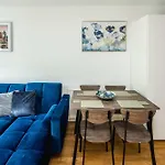 One Bedroom Apartment Near Central London With Private Balcony