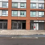 Modern 3 Beds 2 Bath Flat - Parking & Sleeps 6