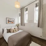 Nice 3 Bed Warehouse Apartment In Chiswick