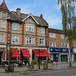 Wanstead Gem! Bright, Cosy & Immaculate 1 Bed Apartment On The High Street!