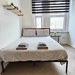 Newly Renovated Studios & Ensuite Rooms! - Camberwell