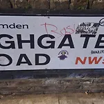 Double Room With Shared Bathroom In Private Self-Contained Flat You Will Share With One Other Person In Family House 2 Minutes Walk From Tufnell Park Tube Station 15 Minutes Walk From Camden Town
