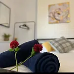 Room In Oxford Street
