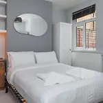 Stylish 1-Bed With Private Entrance & Garden