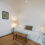 Veeve - A Sumptuous Studio