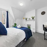 Ahava House Bigger Savings-Central Brixton-Wifi-4Br