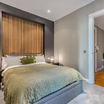 Mysquare South Quay 02 Bed Apartments In Canary Wharf
