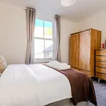 Peaceful 2Br Multilvl Apartment In Streatham