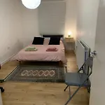 East London Two Bedroom Apartment With Private Patio - Entire Apartment