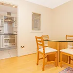 Lit 2Br Flat With Balcony Near Canary Wharf, 1Min Dlr