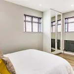 13A Rostrevor Mews Sw6 8Bz
