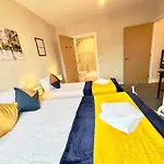 2 Bedrooms 2 Bath Modern Flat, Londdon View Balcony