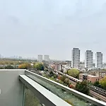 2 Bedrooms 2 Bath Modern Flat, Londdon View Balcony