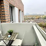 2 Bedrooms 2 Bath Modern Flat, Londdon View Balcony