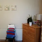 Bedroom Flat Colliers Wood