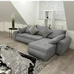 Cinematic 2 Bed Central Location