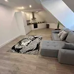 Cinematic 2 Bed Central Location