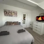 Cinematic 2 Bed Central Location