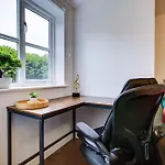 Spacious 2-Bed Apartment Family With Pets Welcome