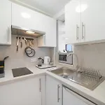 Executive Sloane Apartment 810