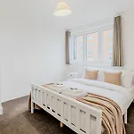 New Listing! Spacious 2Br, North London 2Min To St