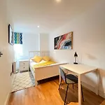 Stylish Flat In Heart Of Clapham