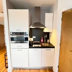 Stylish Flat In Heart Of Clapham