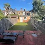 1-Bed Garden Retreat, Tottenham