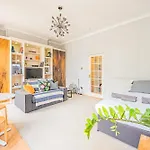 Picturesque Flat In Camden Town