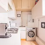 Picturesque Flat In Camden Town