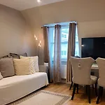 3 Bhk Apt Haymarket Leicester Square Soho Hy04